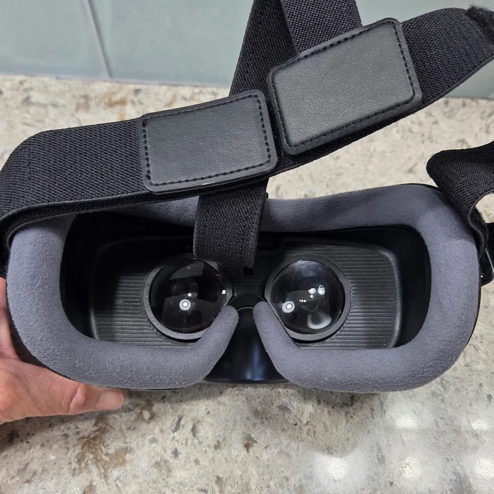 Samsung Gear VR Powered by Oculus‎ Virtual Reality Headset for Smartphones